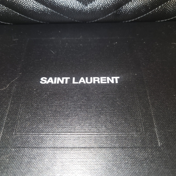 AUTHENTIC SAINT LAURENT QUILTED FLAP WRISTLET - Picture 8 of 16